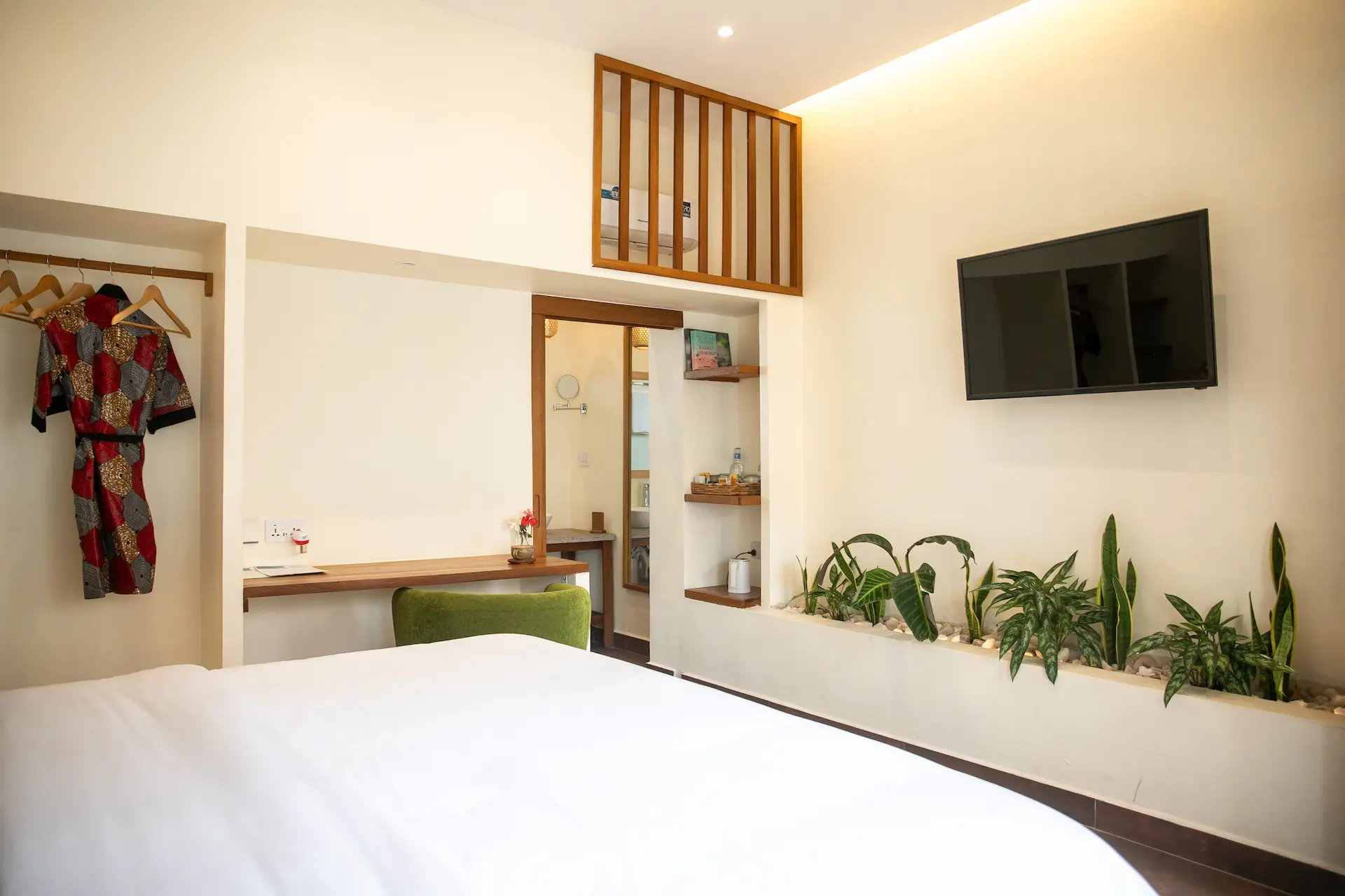 Adventurer room â€” bed, TV wall and built-in plant trough