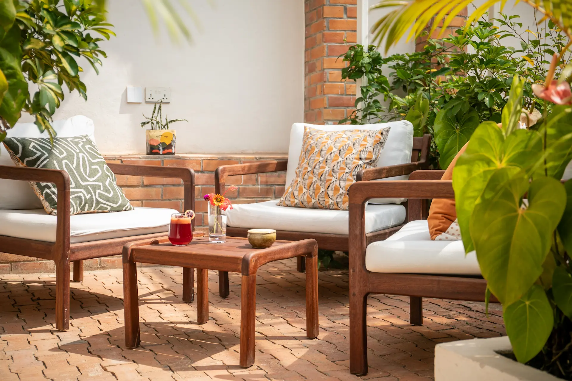 Outdoor courtyard seating with cocktail and tropical plants